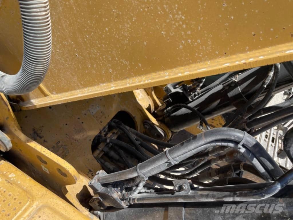 CAT 330 D LN Vikšriniai ekskavatoriai
