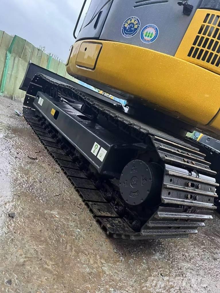 Komatsu PC 78 Vikšriniai ekskavatoriai