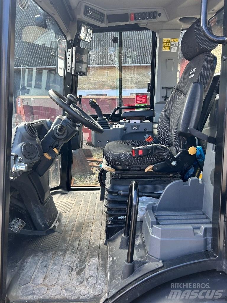 CAT 906 Naudoti ratiniai krautuvai
