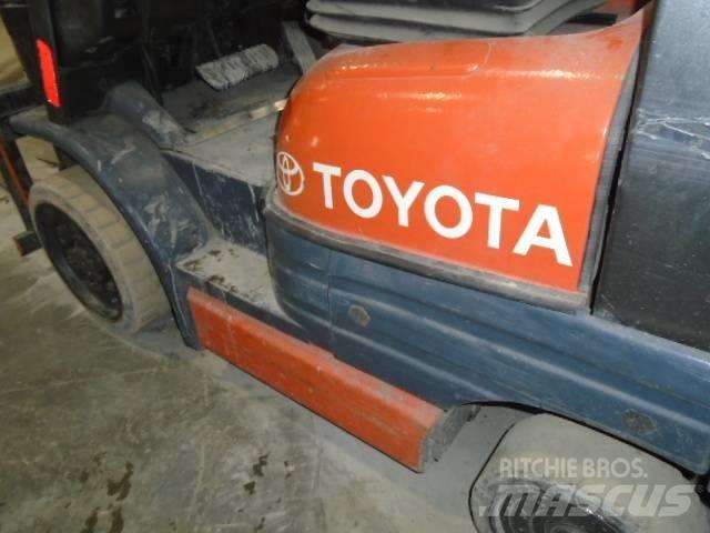 Toyota 52-6 FG U 30 Visureigiai krautuvai