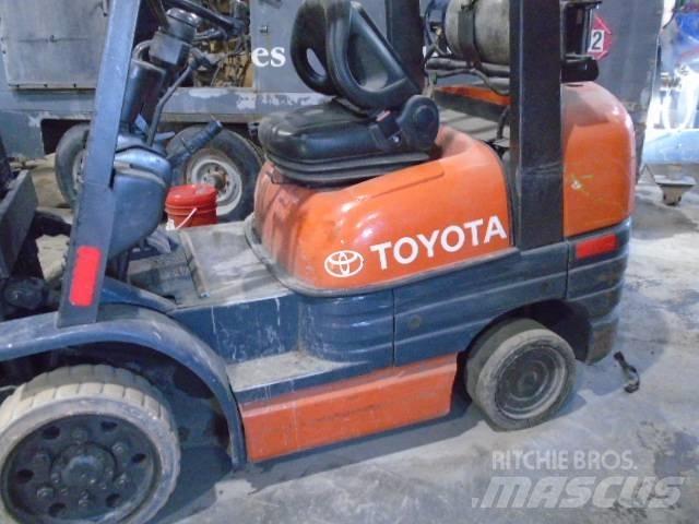 Toyota 52-6 FG U 30 Visureigiai krautuvai