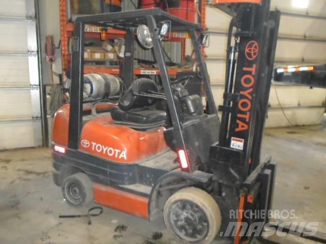 Toyota 52-6 FG U 30 Visureigiai krautuvai