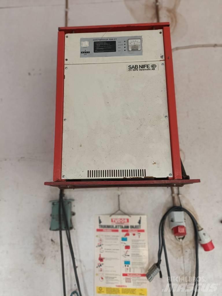Datsun 10 Elektriniai šakiniai krautuvai