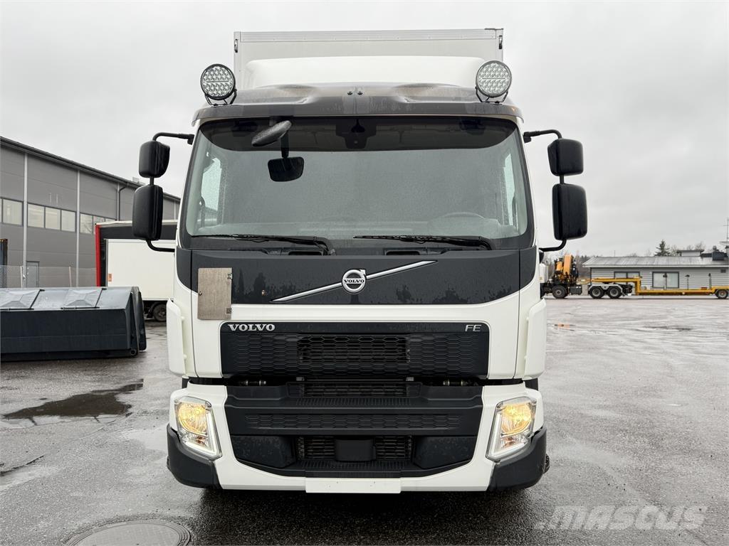 Volvo FE320 4X2 Sunkvežimiai su dengtu kėbulu