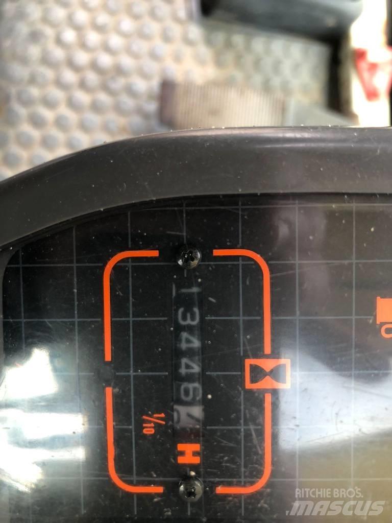 Etec 813B Ratiniai ekskavatoriai