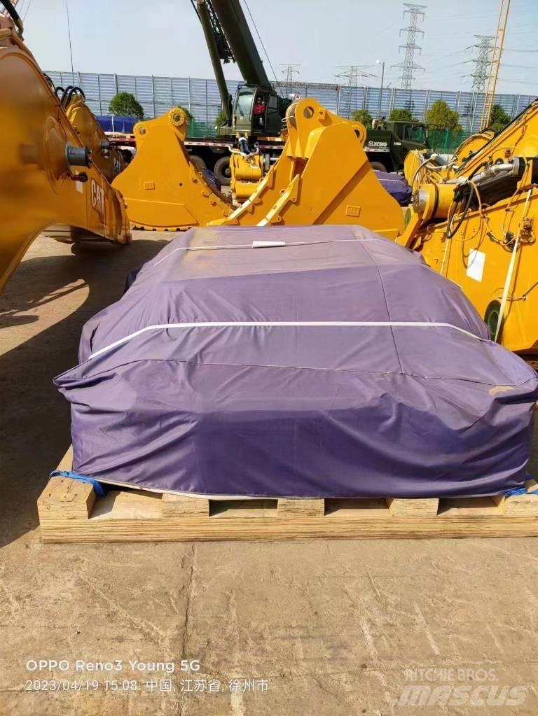 CAT 395 Vikšriniai ekskavatoriai