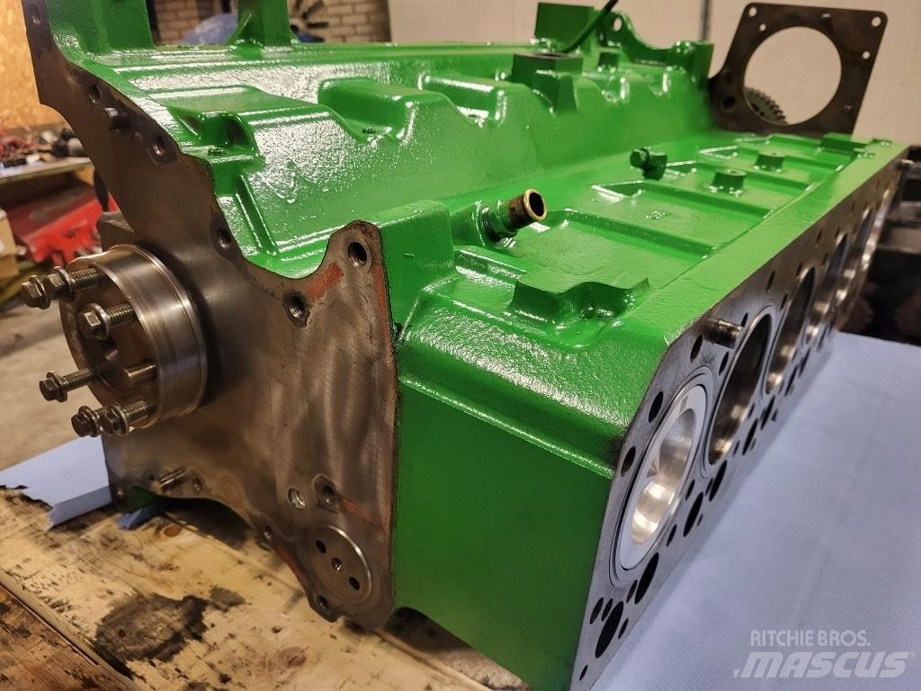 John Deere 6068 Traktoriai