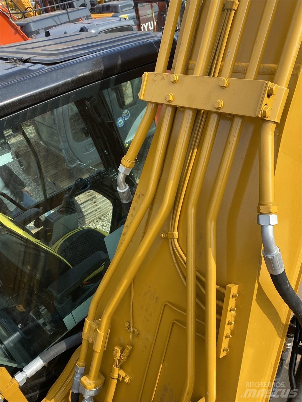 CAT 320 Vikšriniai ekskavatoriai