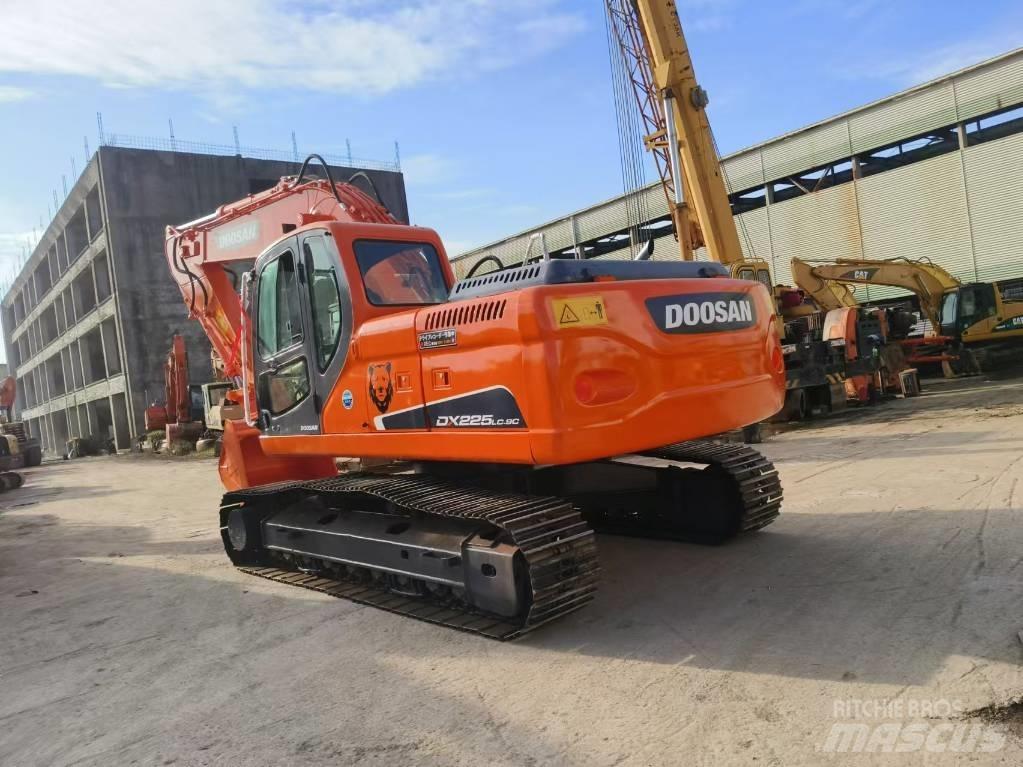 Doosan DX 225 Vikšriniai ekskavatoriai
