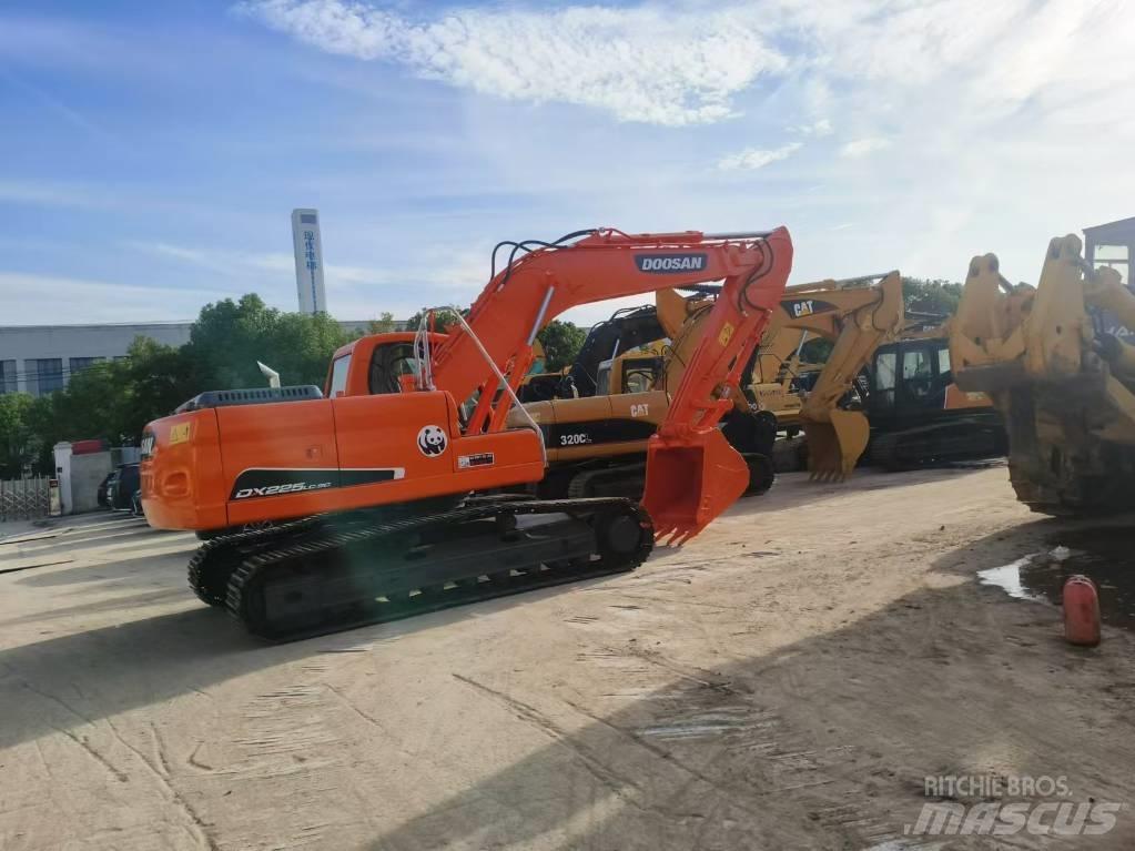 Doosan DX 225 Vikšriniai ekskavatoriai