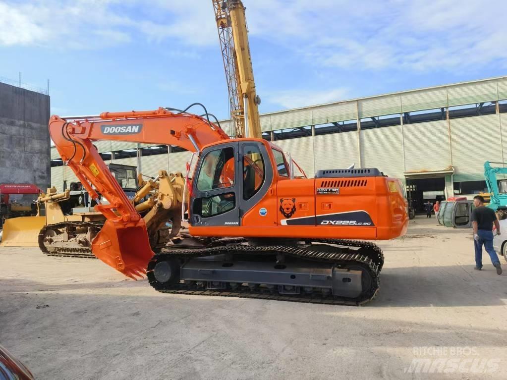 Doosan DX 225 Vikšriniai ekskavatoriai