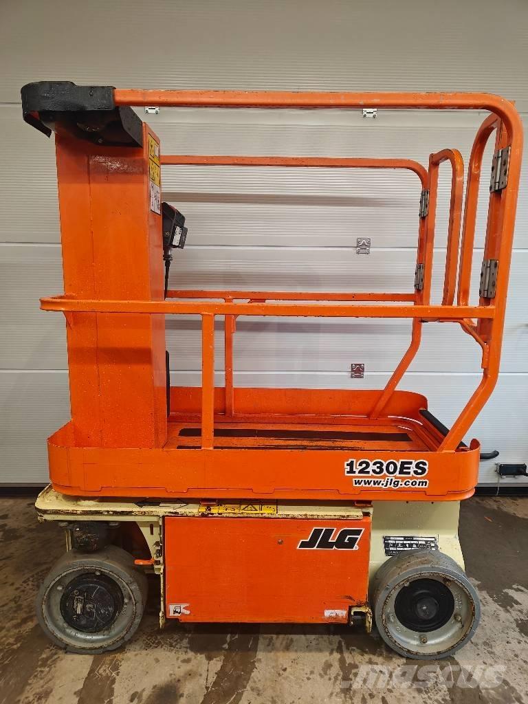 JLG 1230 ES Vertikalūs stiebiniai keltuvai