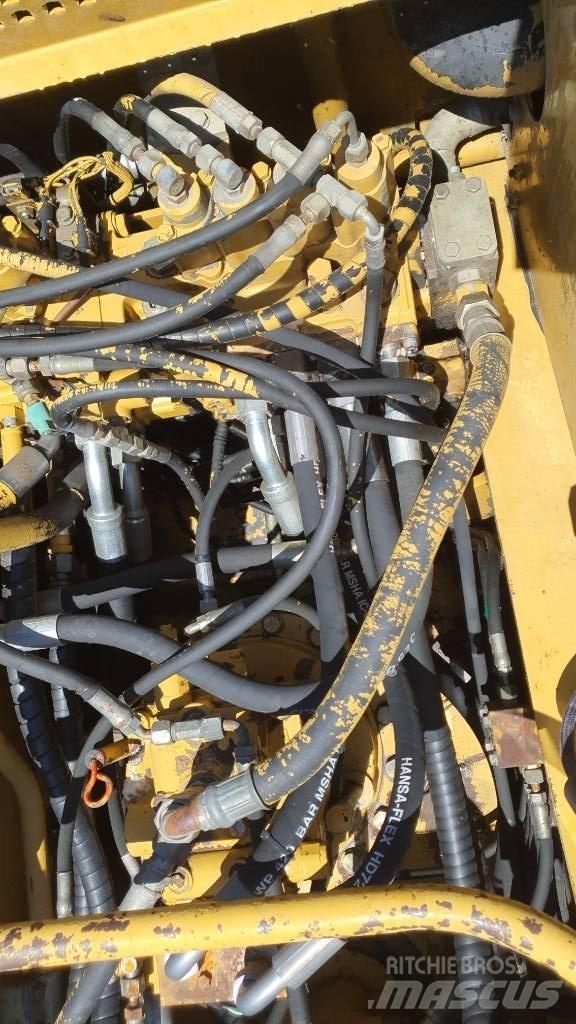 CAT 325 LN Vikšriniai ekskavatoriai