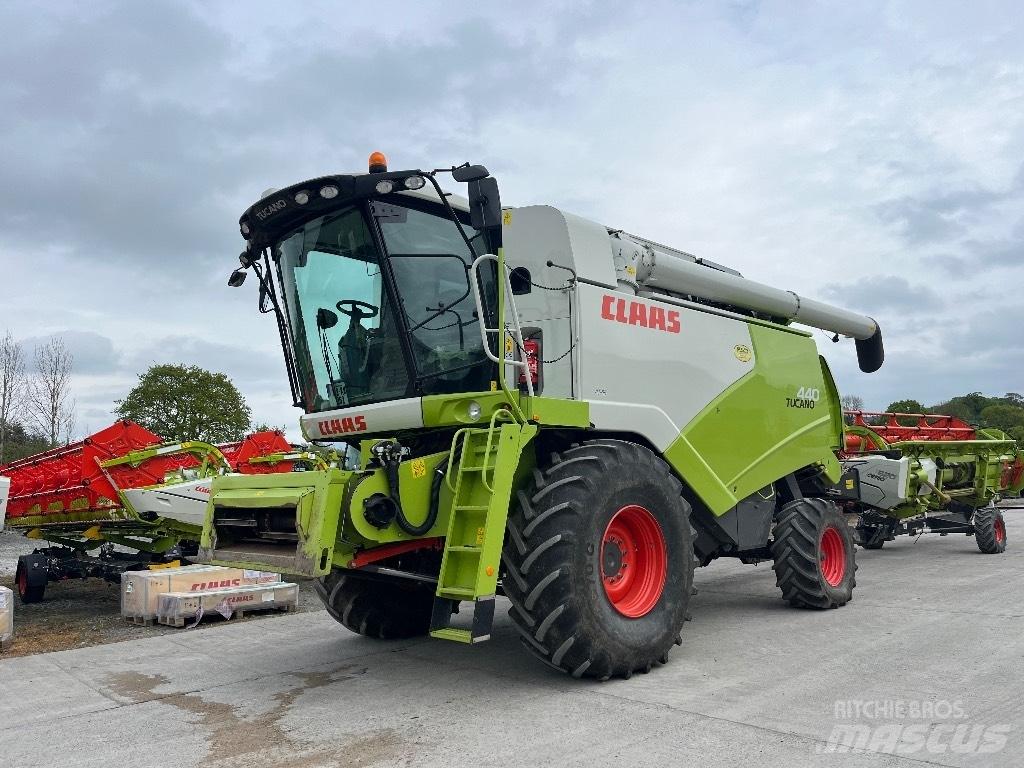 CLAAS Tucano 440 Derliaus nuėmimo kombainai