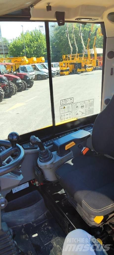 JCB Hydradig Ratiniai ekskavatoriai