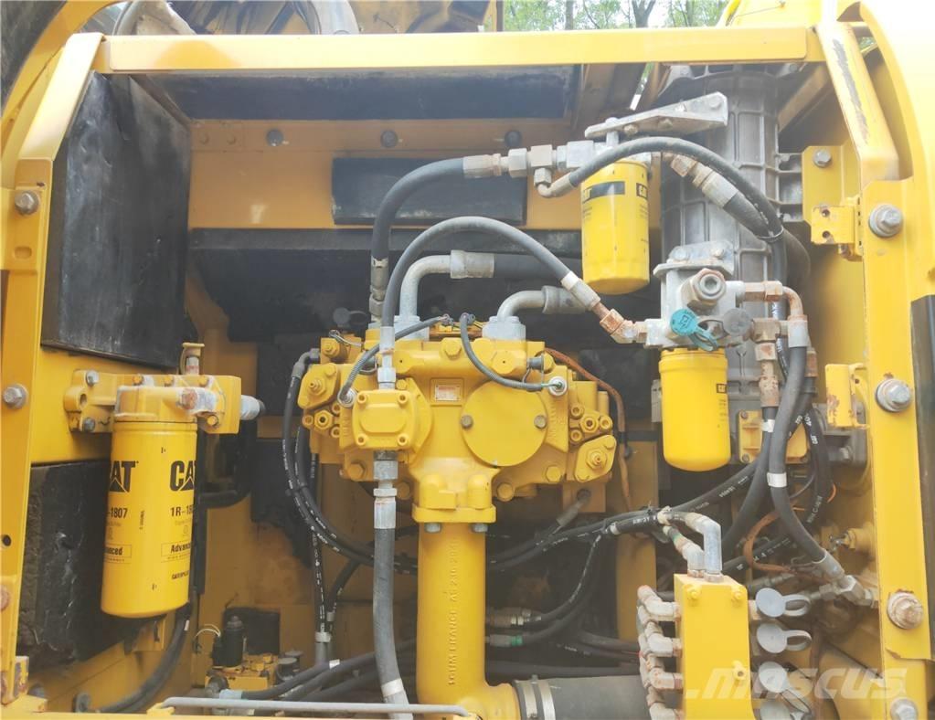 CAT 329 D Vikšriniai ekskavatoriai