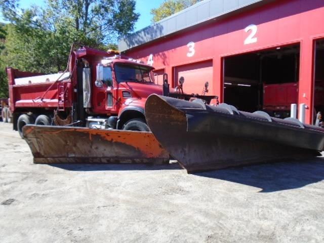 Mack CV 713 Sniego peiliai ir valytuvai