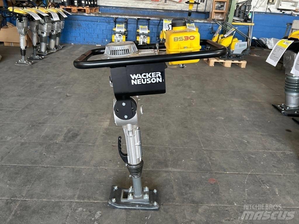 Wacker Neuson BS30 Plūktuvai
