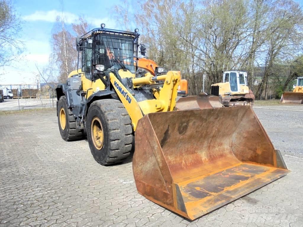 Komatsu WA 270-7 Naudoti ratiniai krautuvai