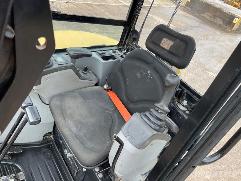 CAT 302.7 D CR Mini ekskavatoriai < 7 t