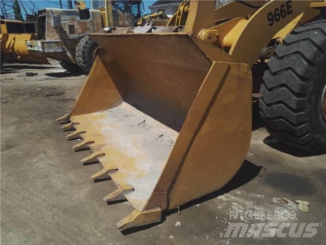 CAT 966 E Naudoti ratiniai krautuvai