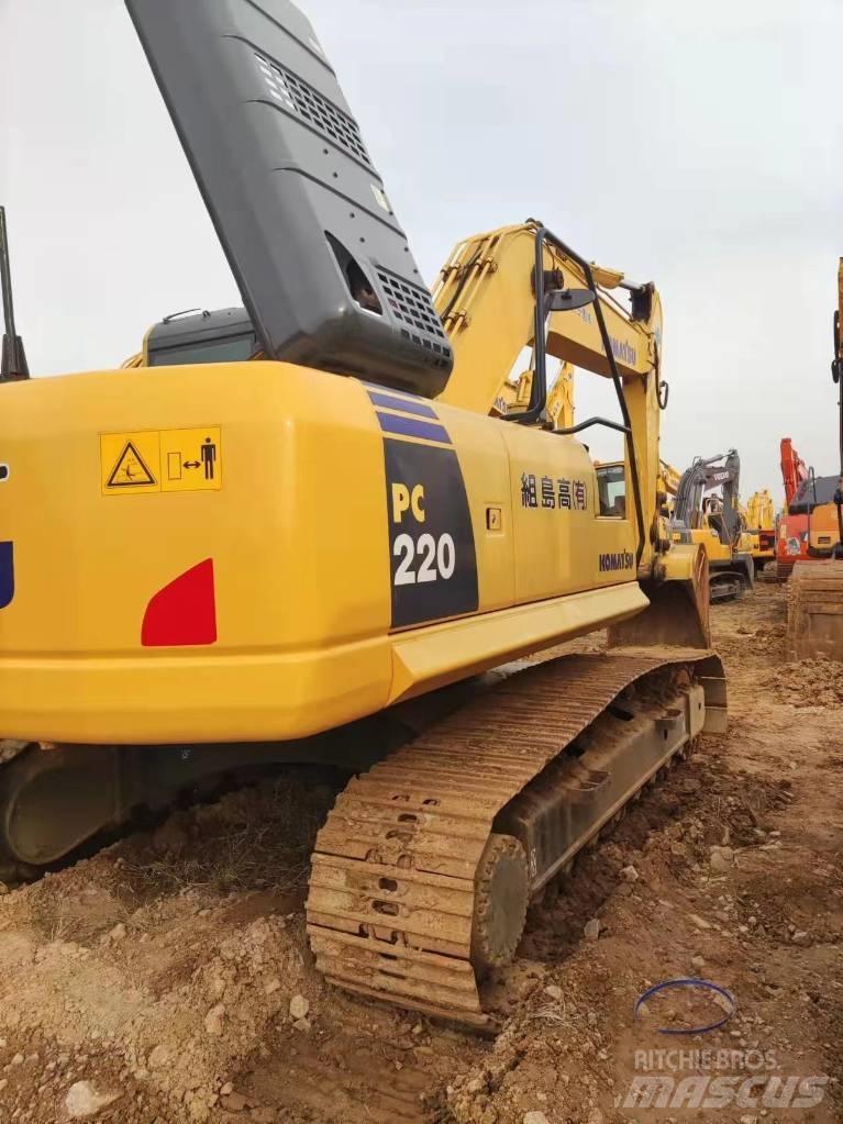 Komatsu PC220 Vikšriniai ekskavatoriai