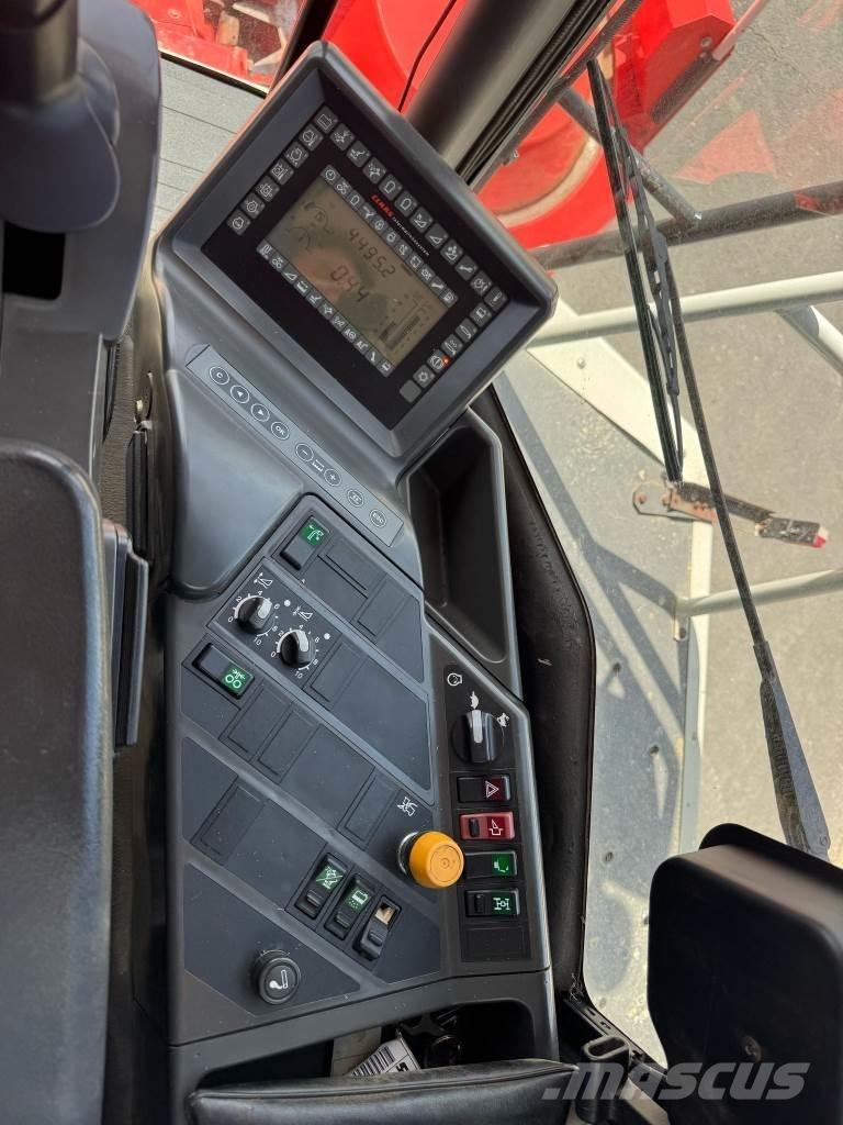 CLAAS JAGUAR 830 Pašarų kombainai