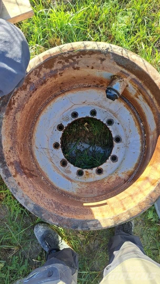 Valmet 890 20x26,5 Padangos, ratai ir ratlankiai