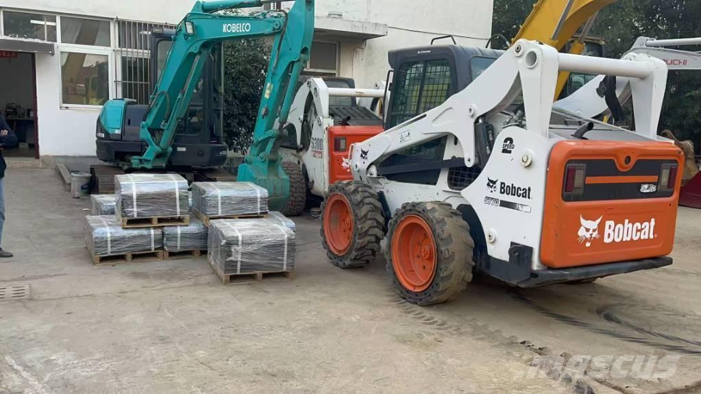 Bobcat S 770 Krautuvai su šoniniu pasukimu
