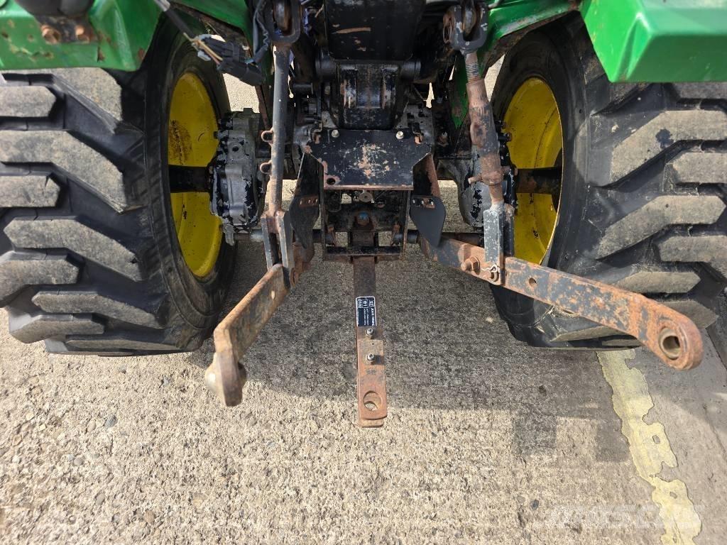 John Deere 2520 HST Naudoti kompaktiški traktoriai