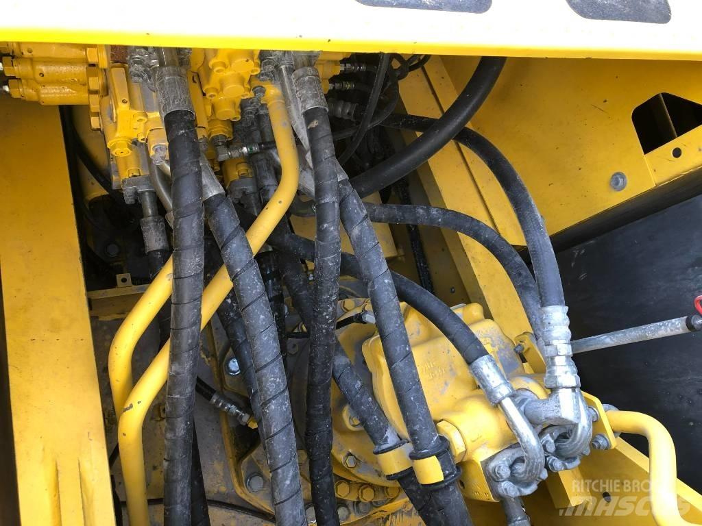 Komatsu 240-8 Vikšriniai ekskavatoriai