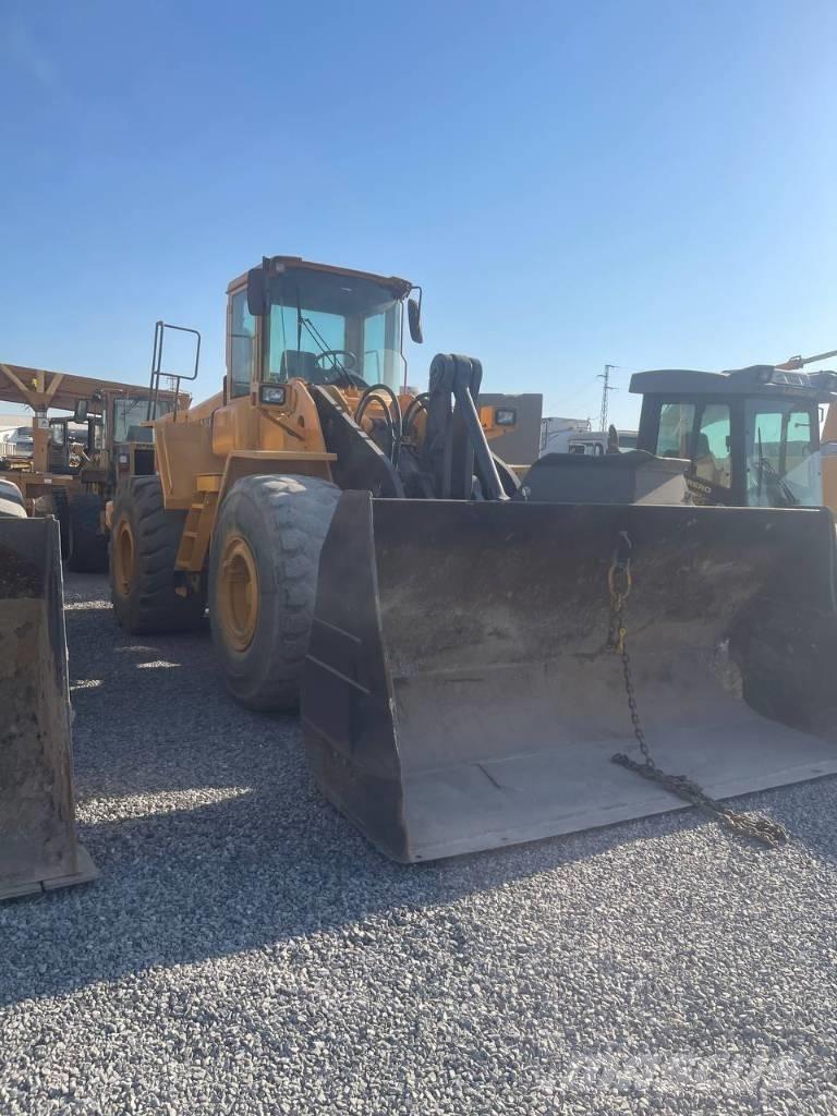 Volvo L 180 E Naudoti ratiniai krautuvai