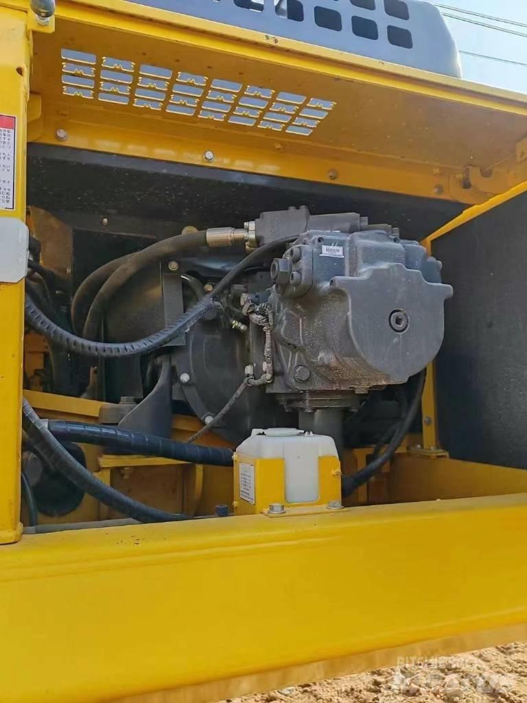 Komatsu 450-8 Vikšriniai ekskavatoriai