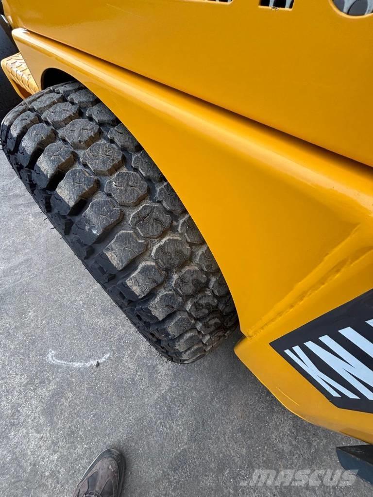 Knikmops KM 130 Naudoti ratiniai krautuvai