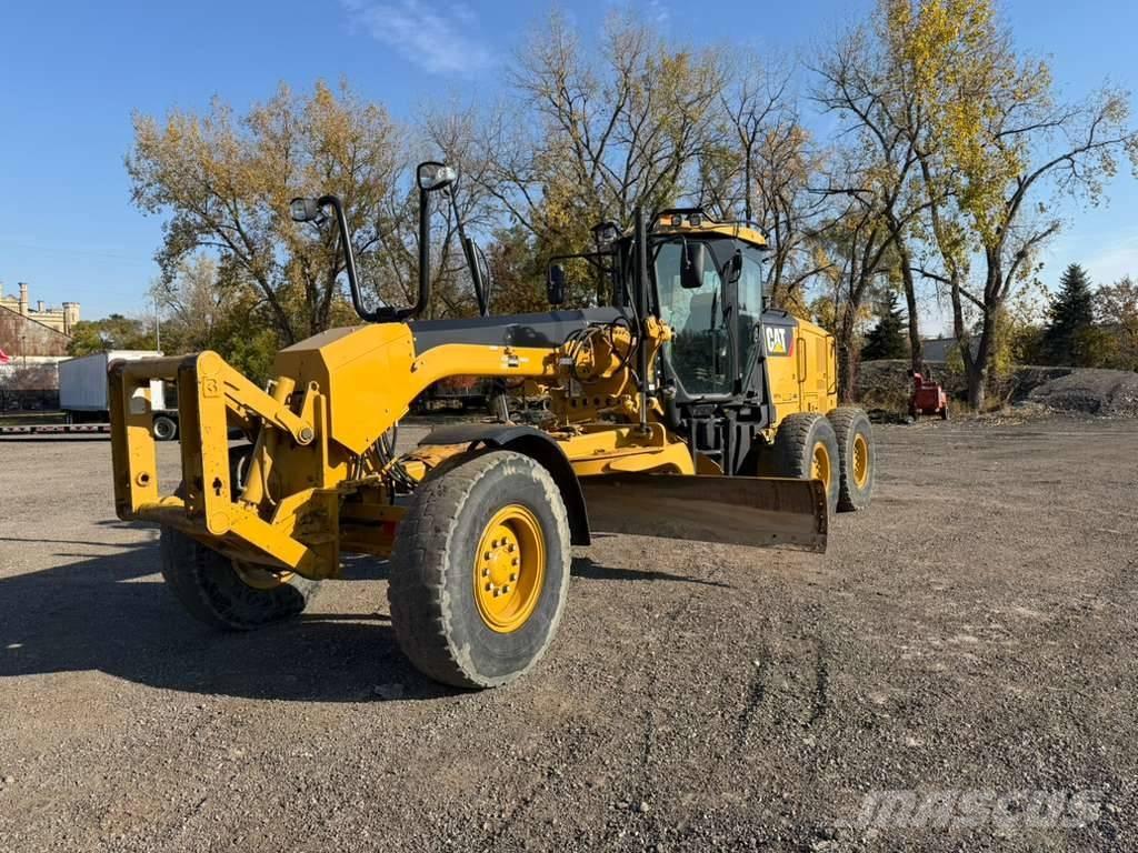 CAT 140 M 2 Greideriai