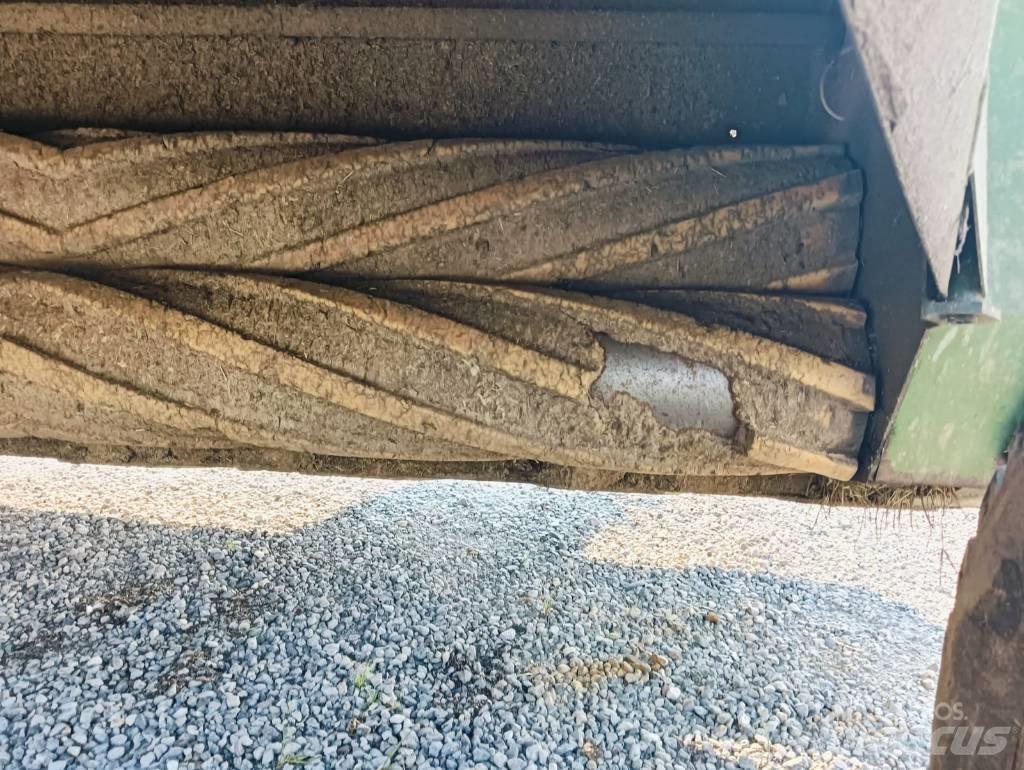 Krone AMT 283 CRI Formuojančios žoliapjovės