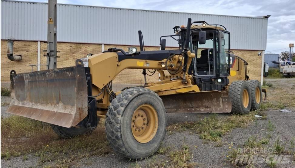 CAT 140 M Greideriai