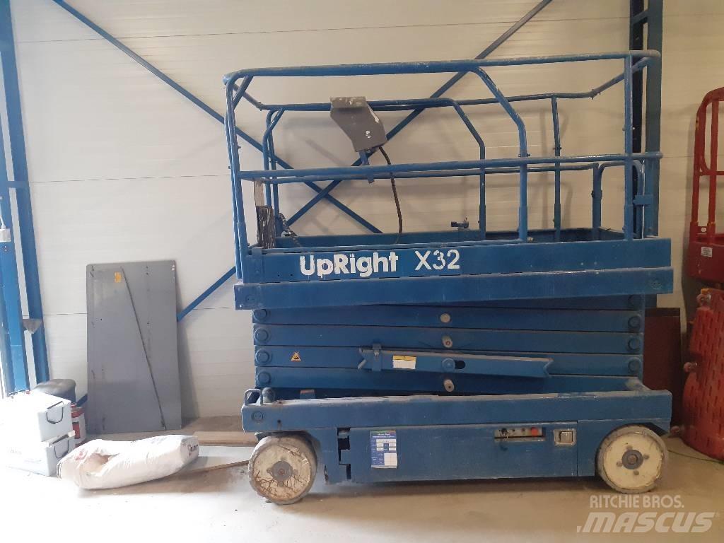 UpRight X 32 Žirkliniai keltuvai