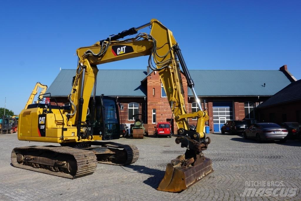 CAT 320 FL Vikšriniai ekskavatoriai