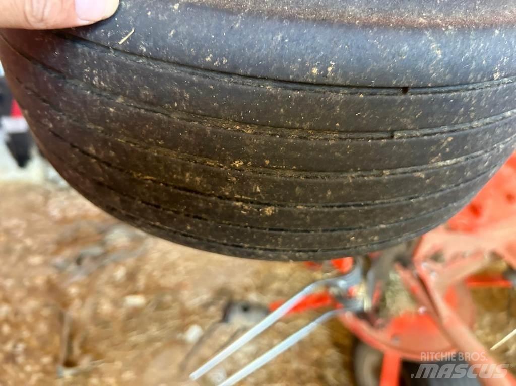 Kuhn GF10812 Šieno grėbliai ir vartytuvai