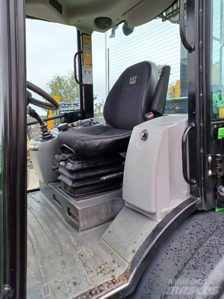 CAT 906M Naudoti ratiniai krautuvai