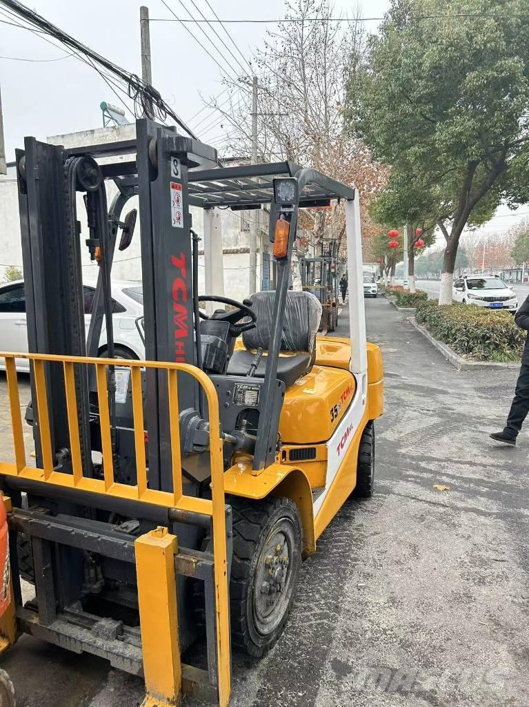 TCM 35 Dyzeliniai krautuvai