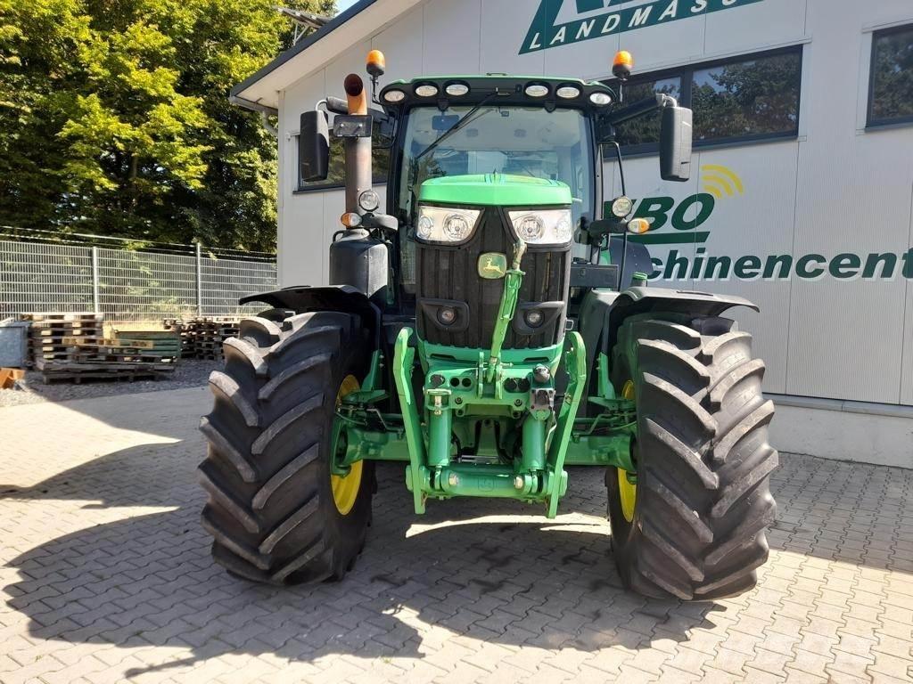 John Deere 6215R Traktoriai