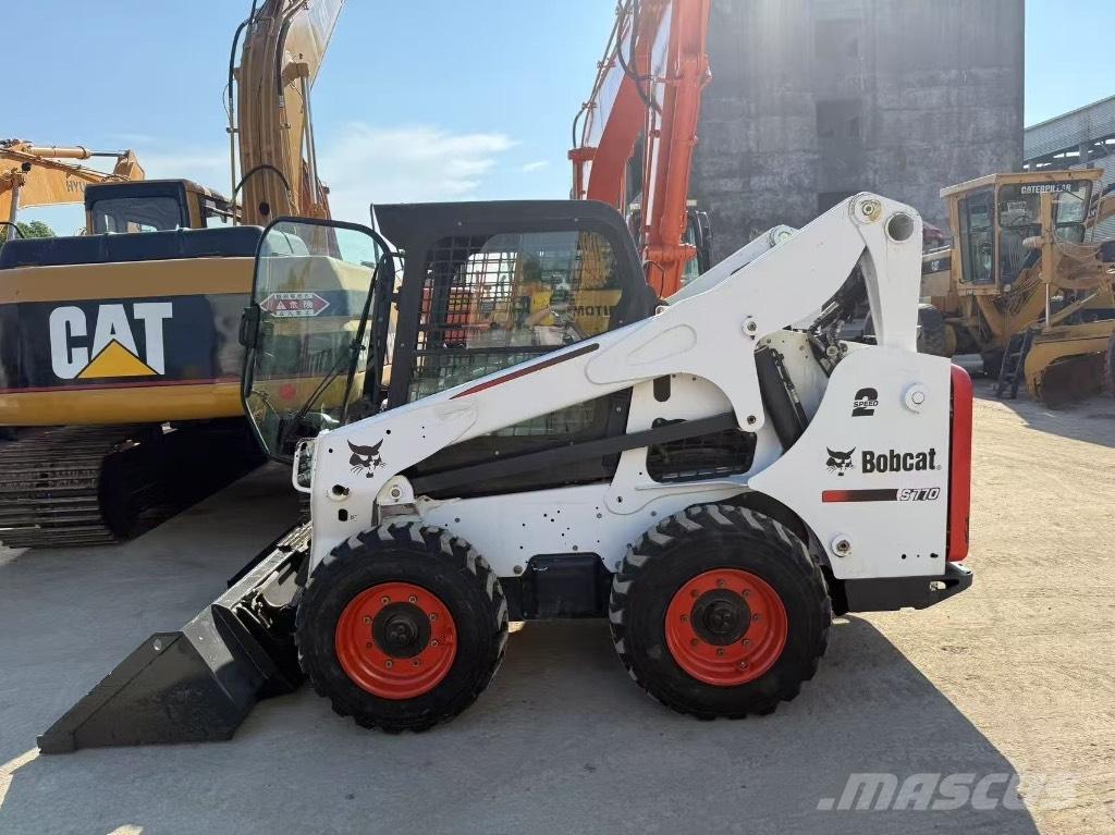 Bobcat S 770 Krautuvai su šoniniu pasukimu