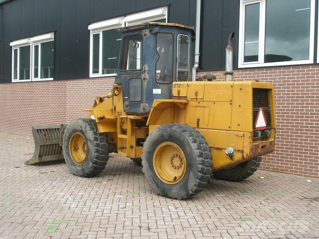 Komatsu W40-2 Naudoti ratiniai krautuvai