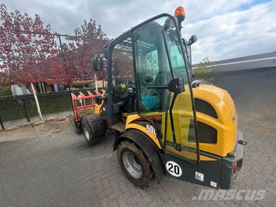 Mustang AL 506 Cab Daugiafunkciniai pakrovėjai