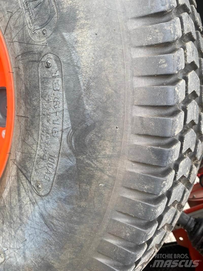 Kubota ST 401-C Naudoti kompaktiški traktoriai