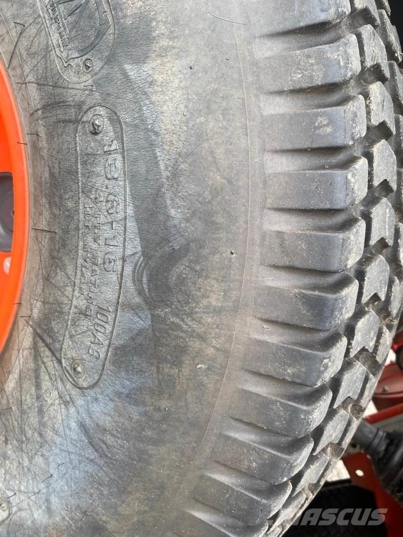 Kubota ST 401-C Naudoti kompaktiški traktoriai