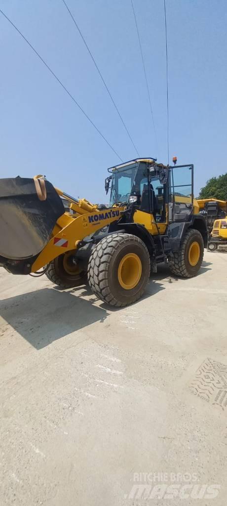 Komatsu WA270-8 Naudoti ratiniai krautuvai