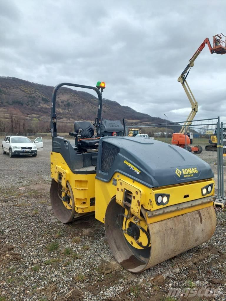 Bomag BW 135 AD-5 Porinių būgnų volai